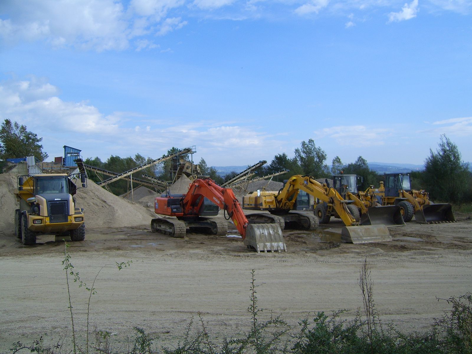 Engins de chantier de la gravière de l'île