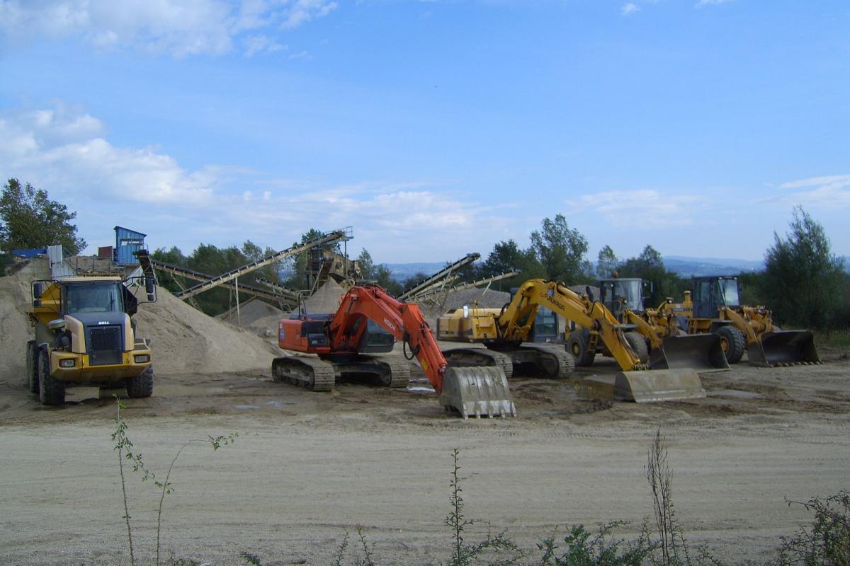 Engins de chantier de la gravière de l'île